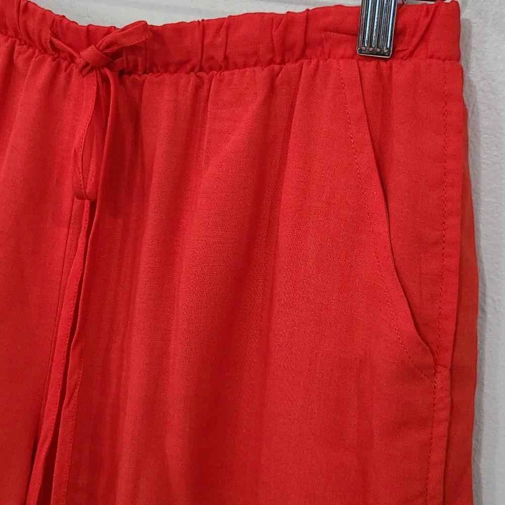 Moon Embroidered Red Shorts Elastic waist Size M NWT‎ 39$